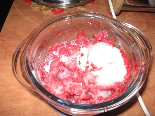 Inghetata rapida de capsune  la Robochef