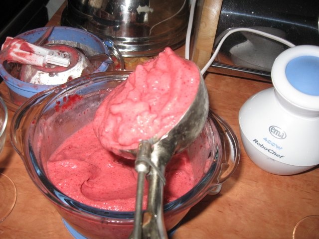 Inghetata rapida de capsune  la Robochef