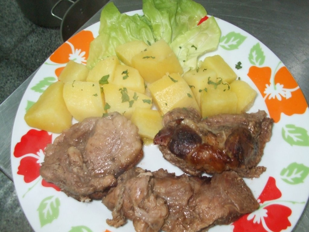 pulpa de vita la cuptor cu cartofi natur