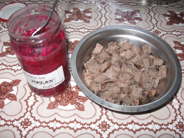 Limba de porc rasol cu hrean