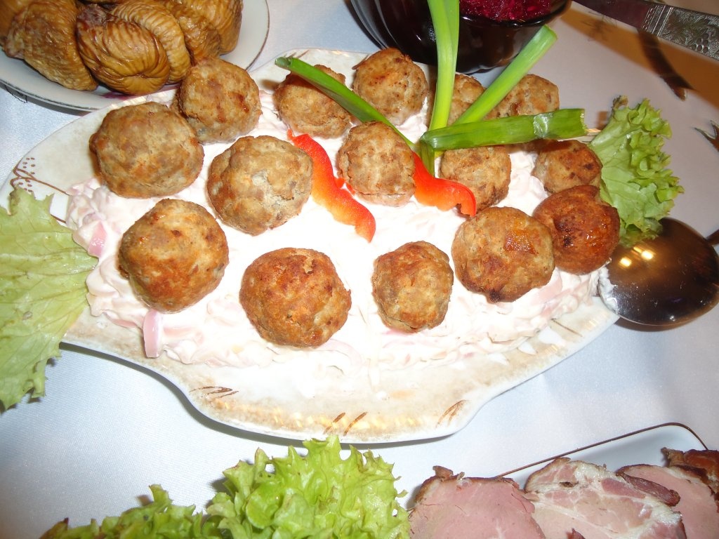 Piftelute cu maioneza si ceapa