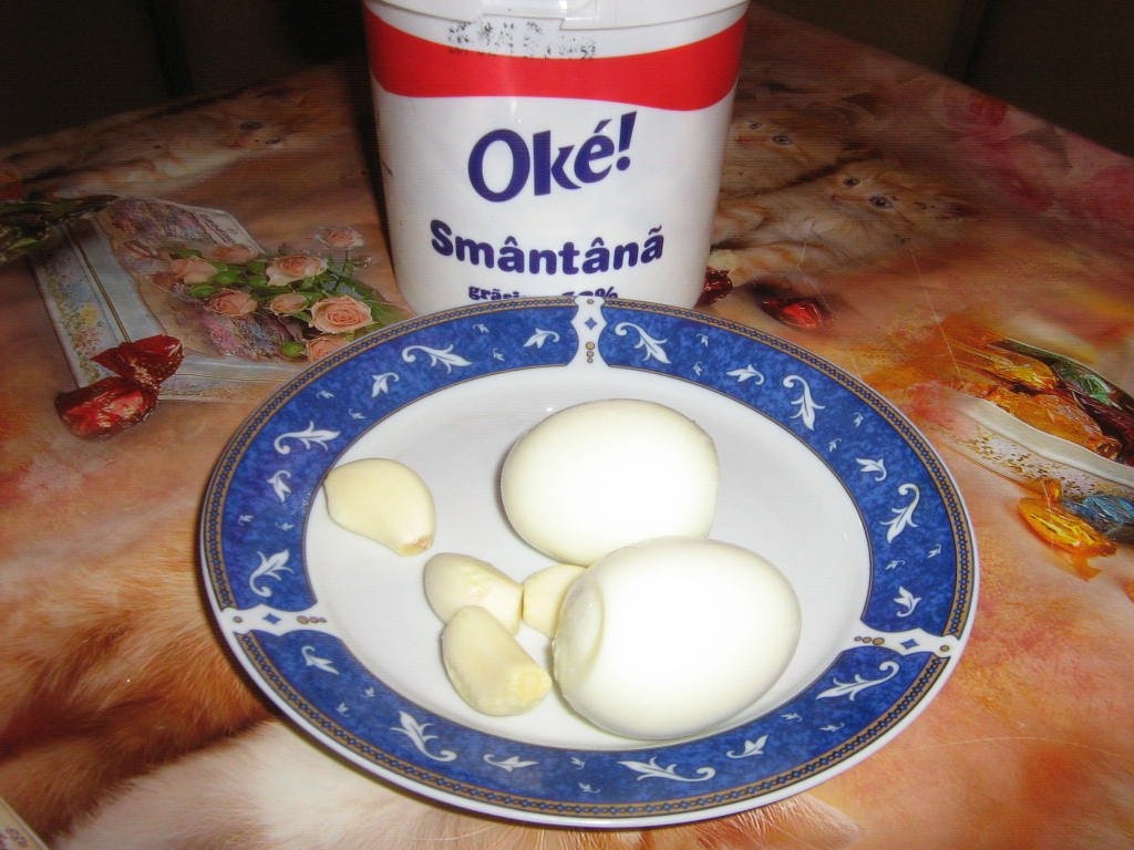 Carnati de casa cu cartofi smantaniti