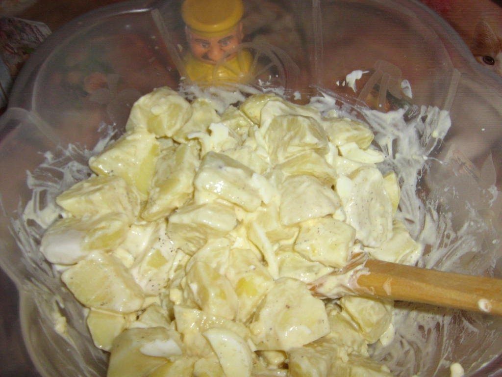 Carnati de casa cu cartofi smantaniti