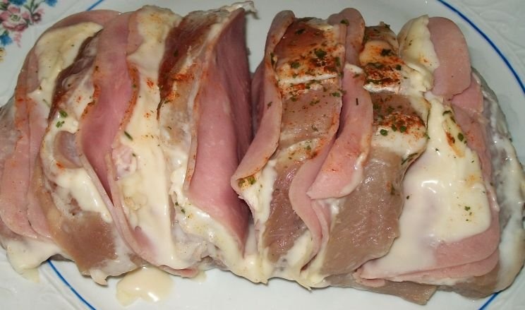 Muschi de porc cu  baby ananas umplut cu fructe