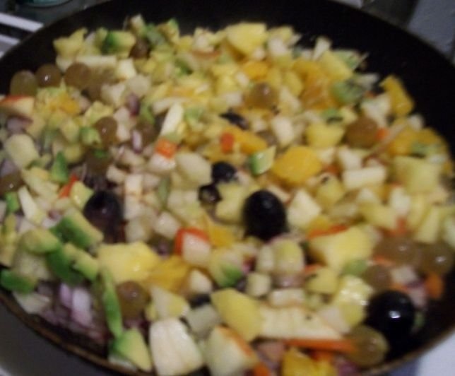 Muschi de porc cu  baby ananas umplut cu fructe