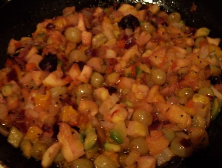 Muschi de porc cu  baby ananas umplut cu fructe