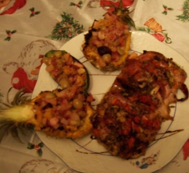 Muschi de porc cu  baby ananas umplut cu fructe