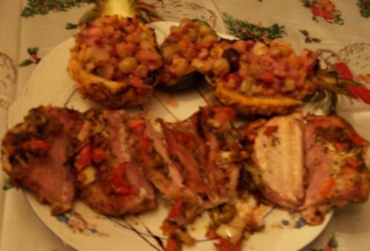 Muschi de porc cu  baby ananas umplut cu fructe