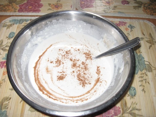 Clatite umplute cu crema de casa