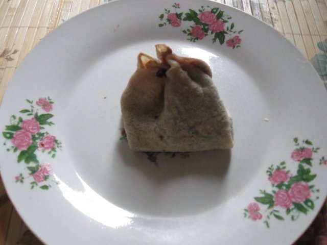 Clatite umplute cu crema de casa