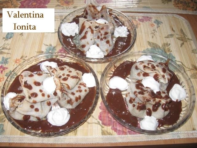 Clatite umplute cu crema de casa