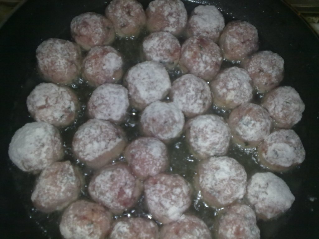 perisoare in sos de migdale