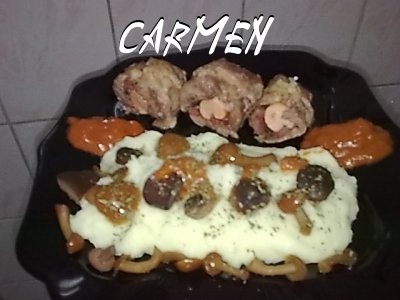 Rulouri de curcan,cu cascaval si cremvusti