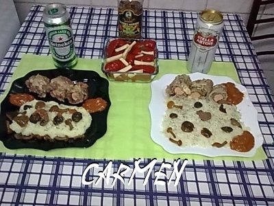 Rulouri de curcan,cu cascaval si cremvusti