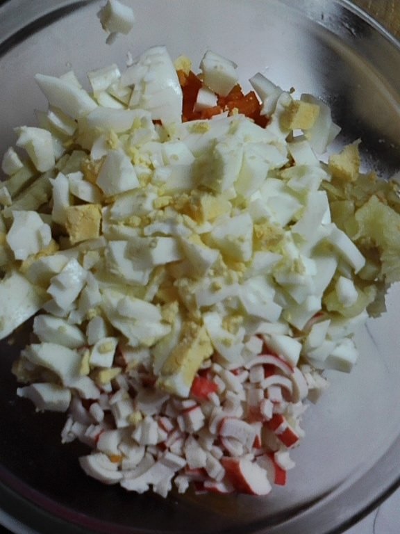 Salata delicioasa cu surimi