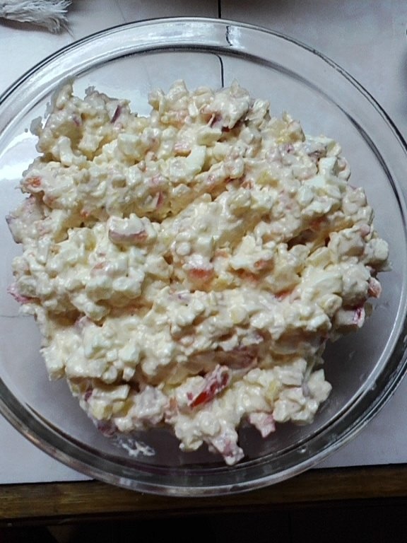 Salata delicioasa cu surimi