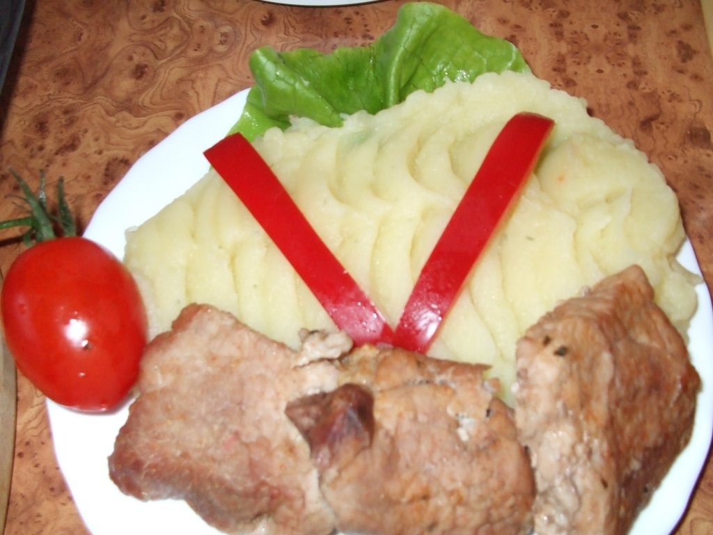 pulpa porc la cuptor cu piure