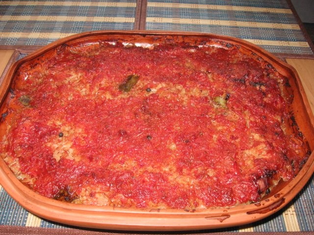 Sarmale cu carne de porc si vitel in foi de varza dulce