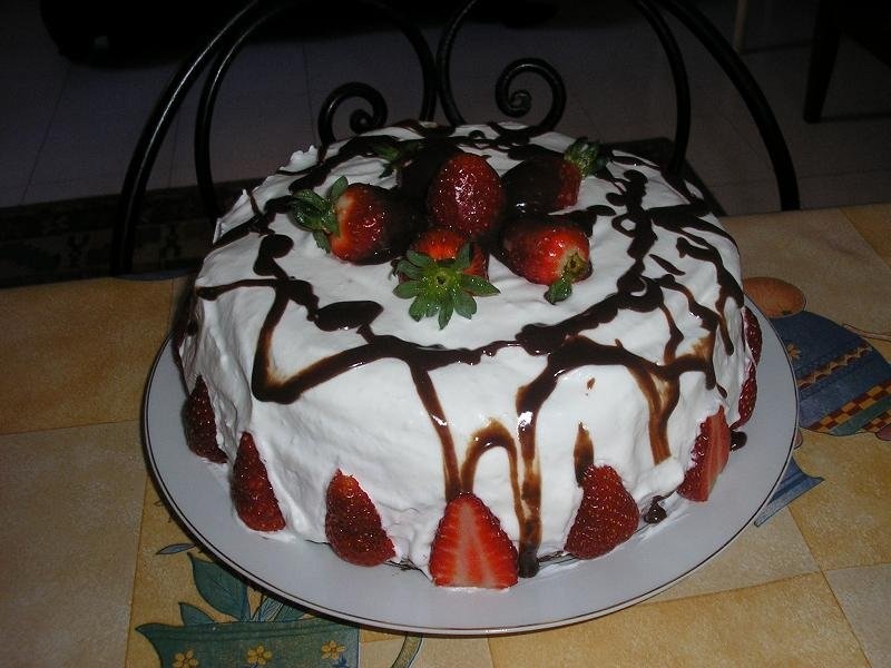 tort  cu mousse de capsuni