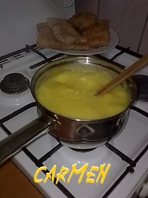 File de crap,prajit cu mamaliguta si mujdei