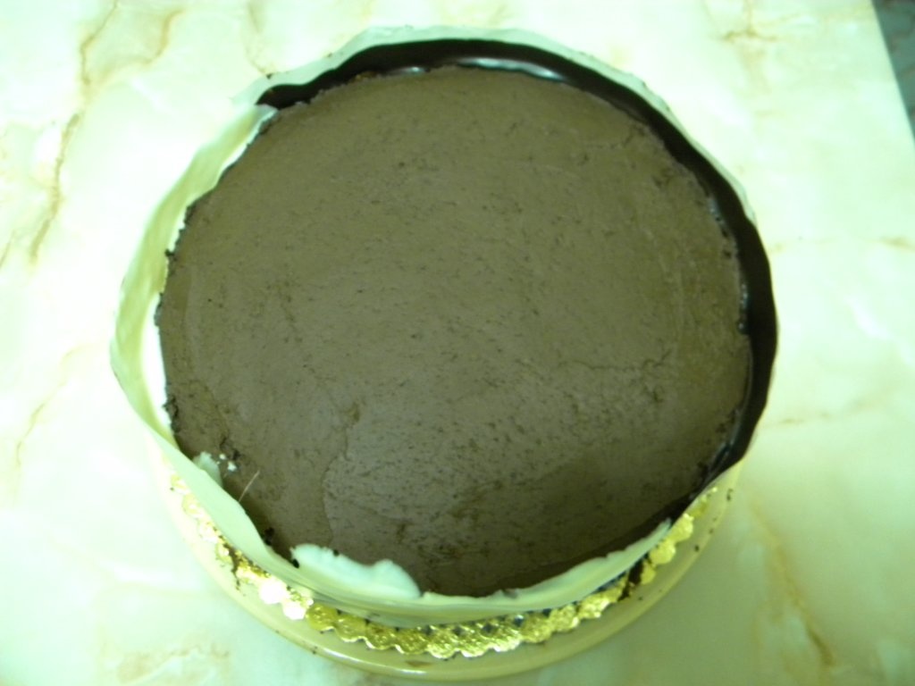 Tort de ciocolata cu 2 creme