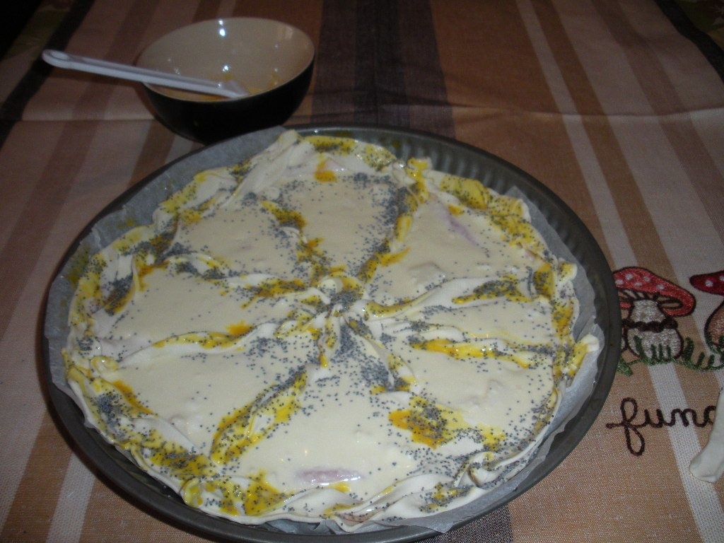 Tarta sarata cu branza,prosciutto si mac