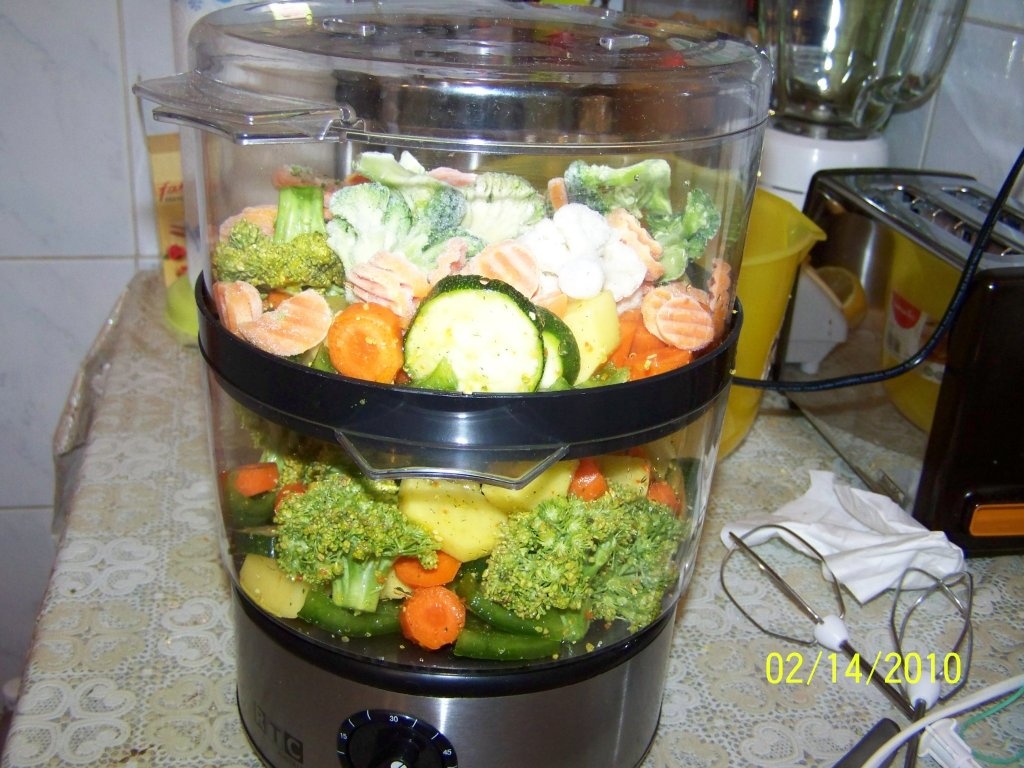 pui la punga maggi cu legume fierte pe abur