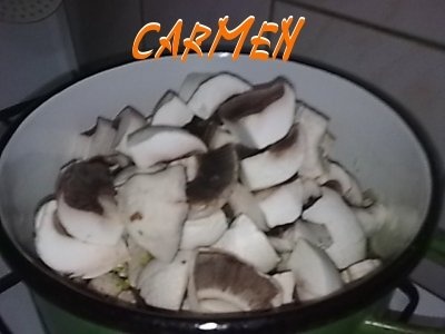 Rasol alb de porc cu ciuperci champignion