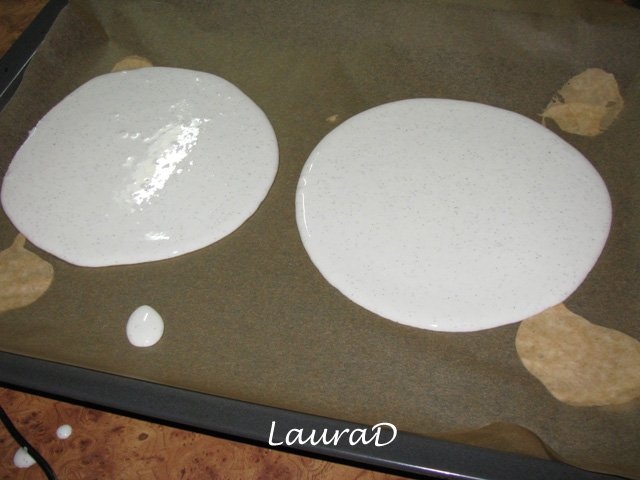 Tort crocant cu crema de vanilie si visine