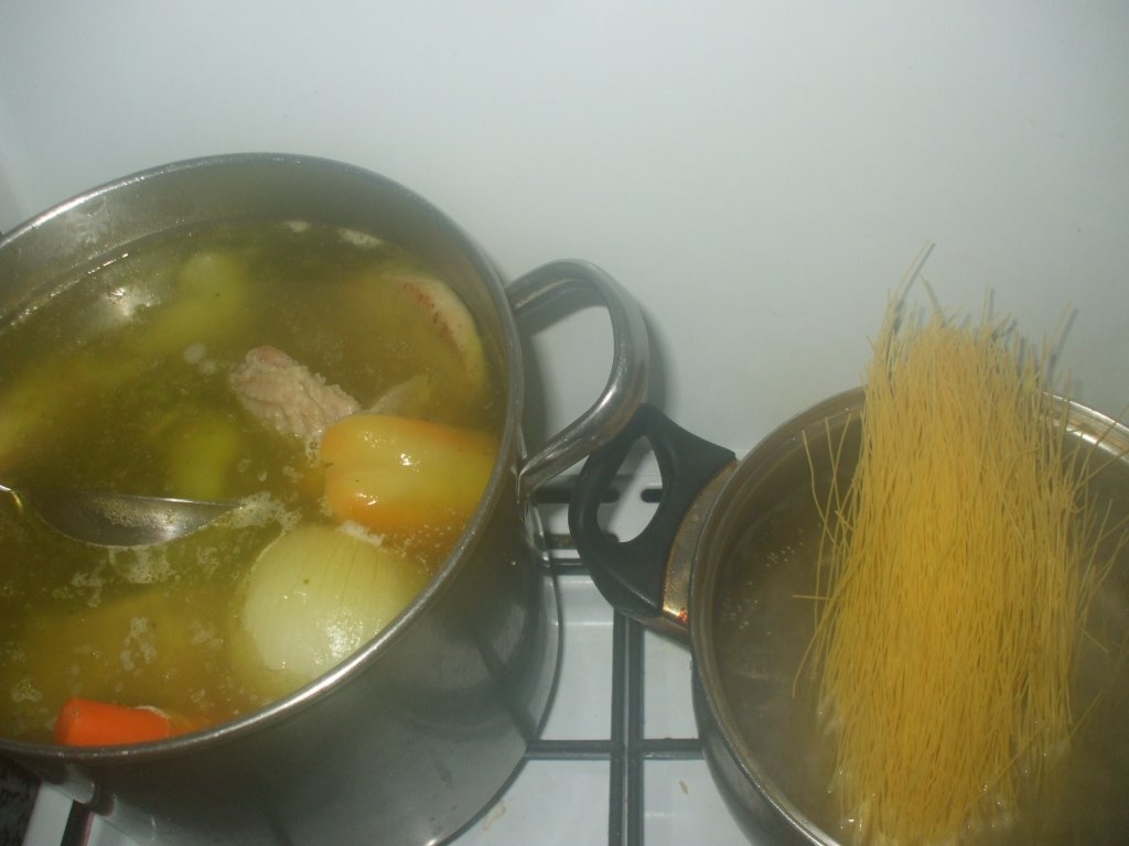 Supa de tacam de curcan cu taitei