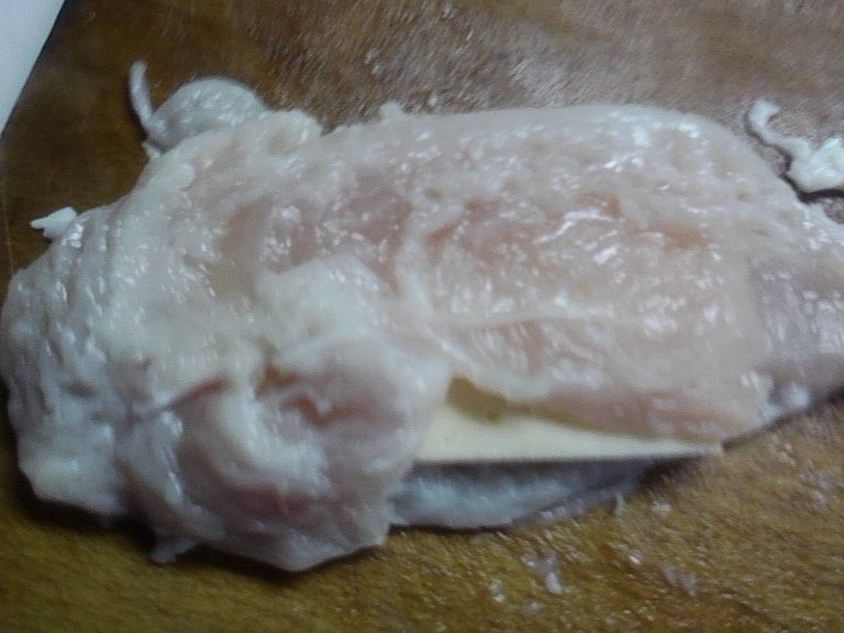 Snitel din piept de pui si cascaval