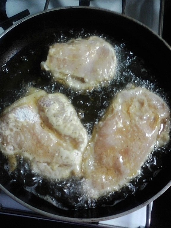 Snitel din piept de pui si cascaval