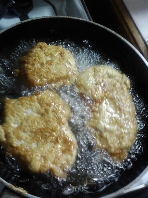 Snitel din piept de pui si cascaval