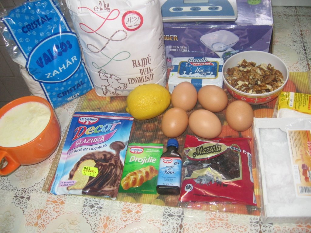 Minipanetone( facut la masina de paine)