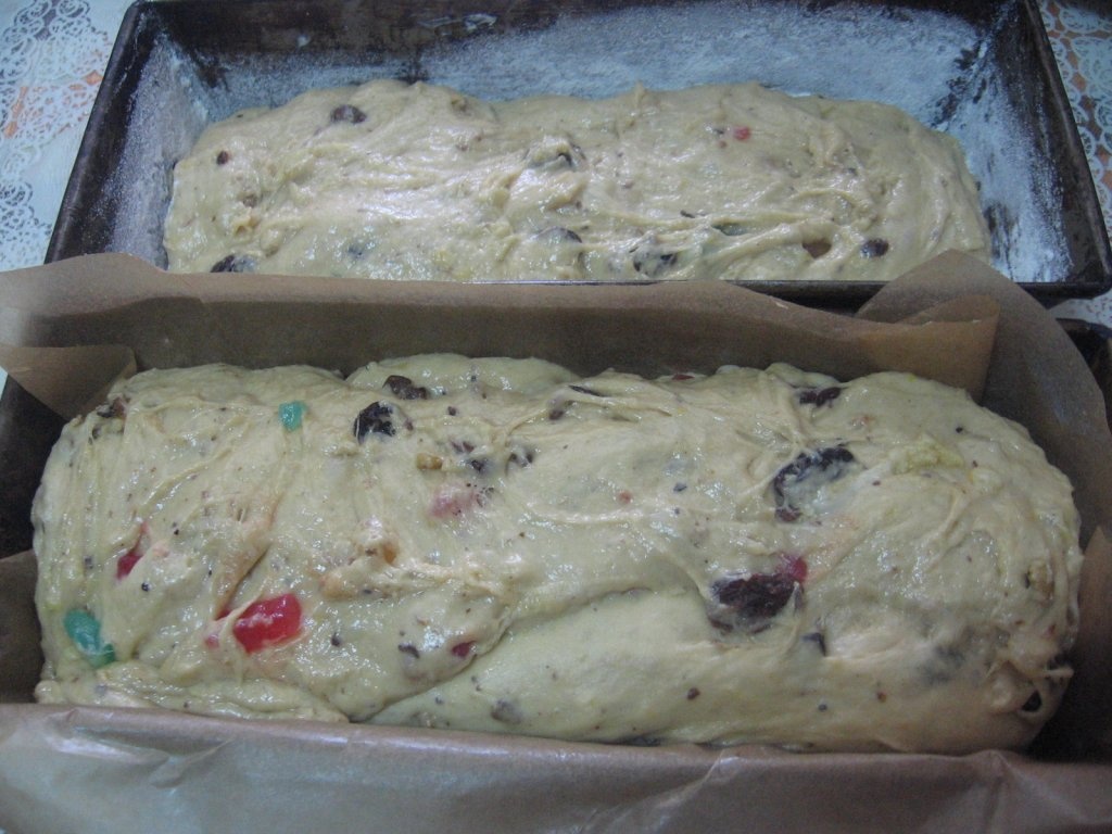 Minipanetone( facut la masina de paine)