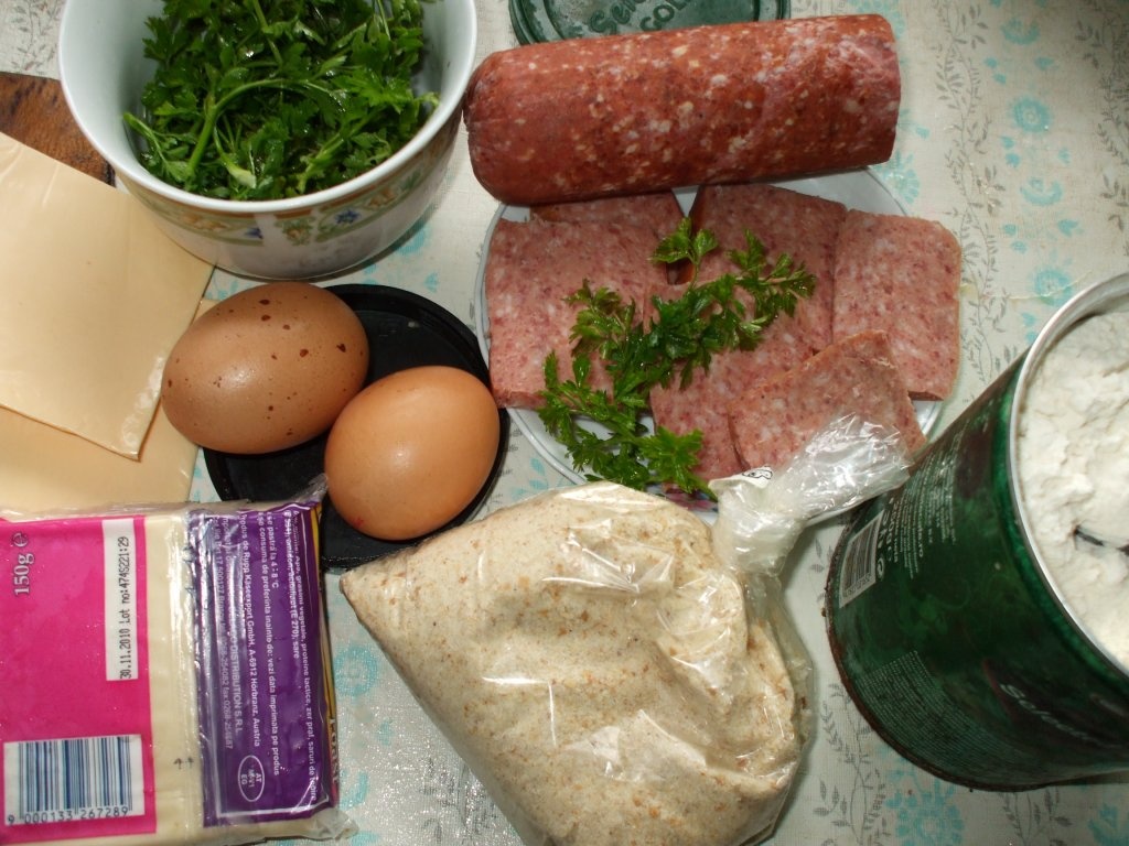 Mezeluri pane cu branza topita