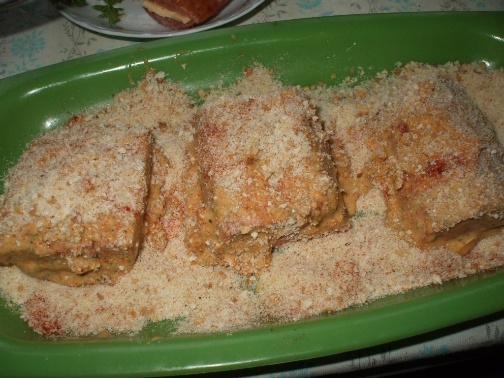 Mezeluri pane cu branza topita