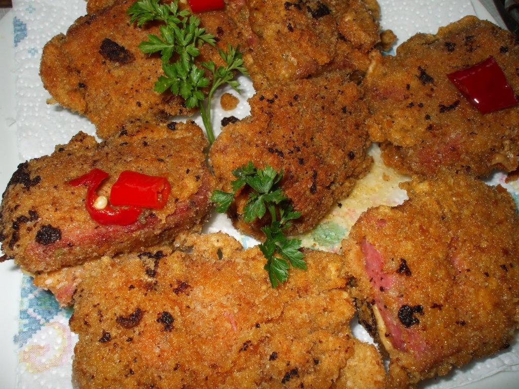 Mezeluri pane cu branza topita