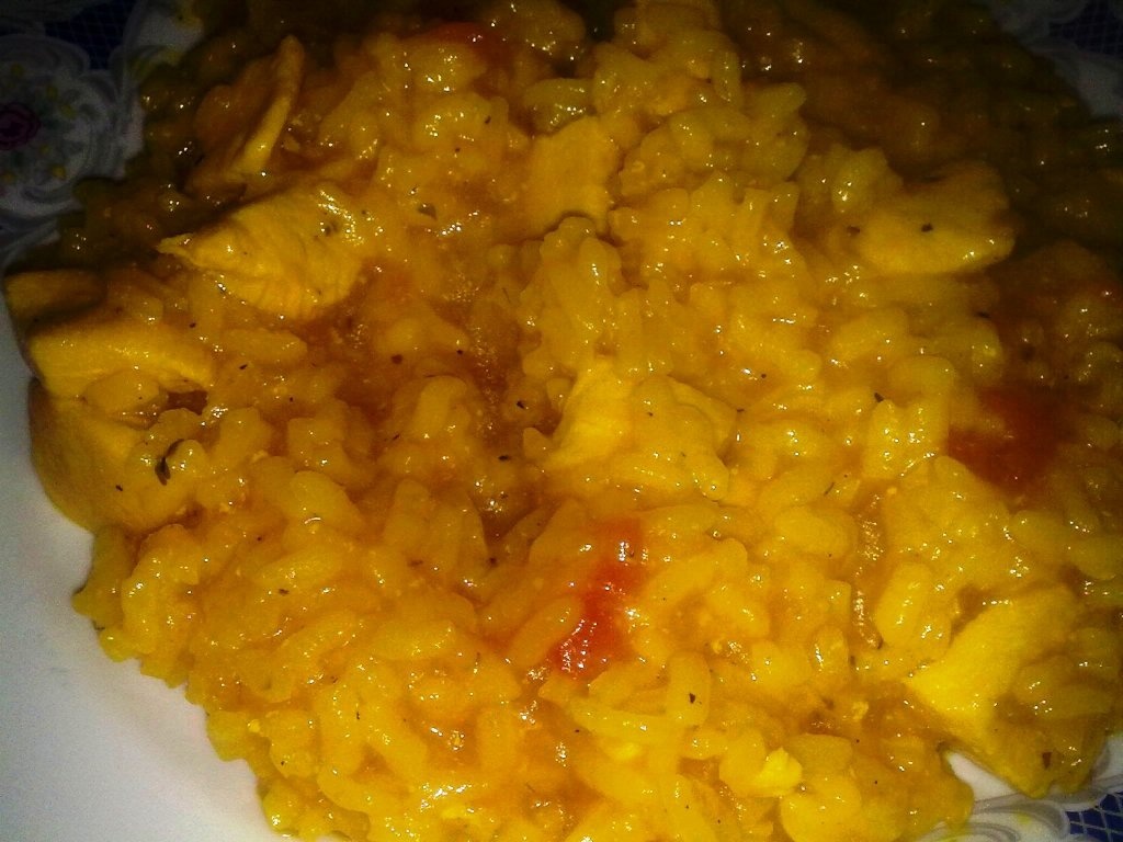 Orez cu piept de pui.si rosii.