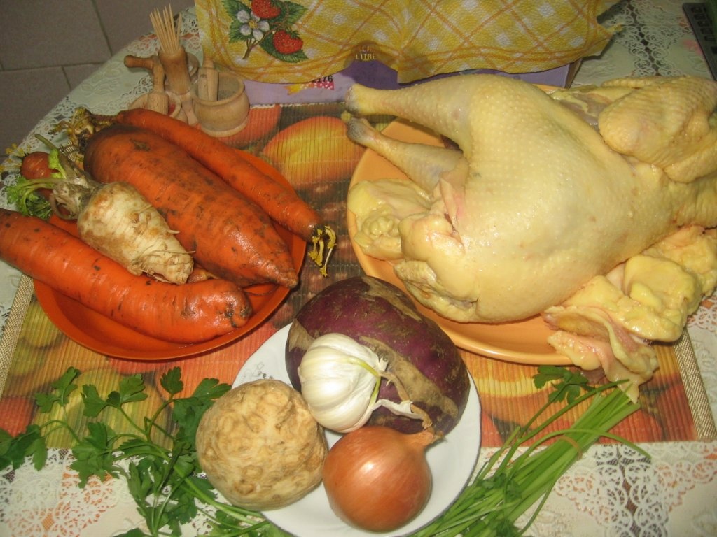 Supa de gaina de casa cu galuste de gris sau taitei