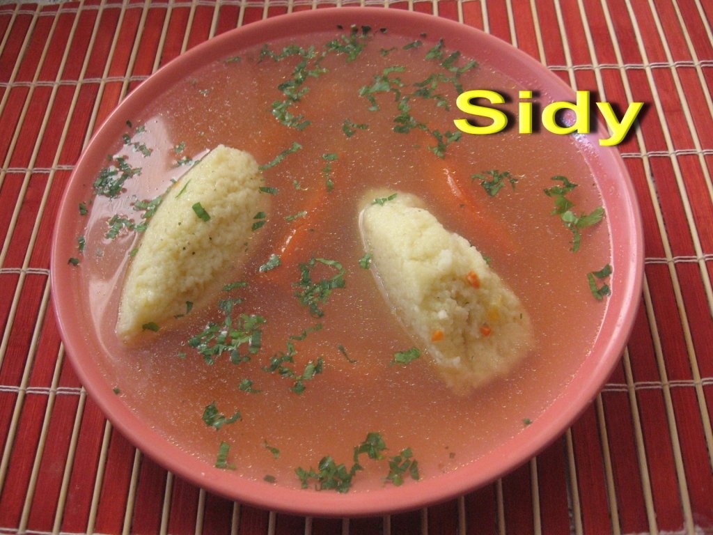 Supa de gaina de casa cu galuste de gris sau taitei