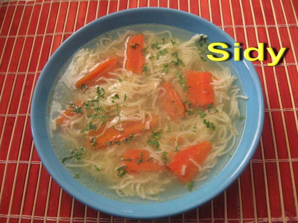 Supa de gaina de casa cu galuste de gris sau taitei