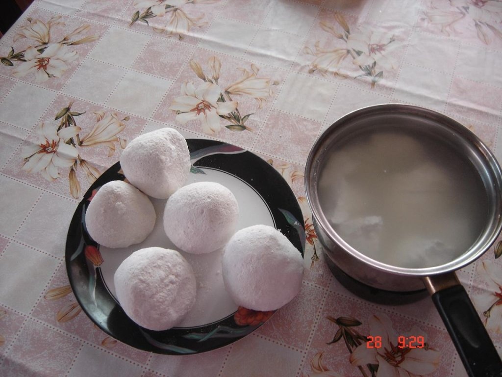 Shish Barak bi laban-Placintele cu carne in supa de iaurt