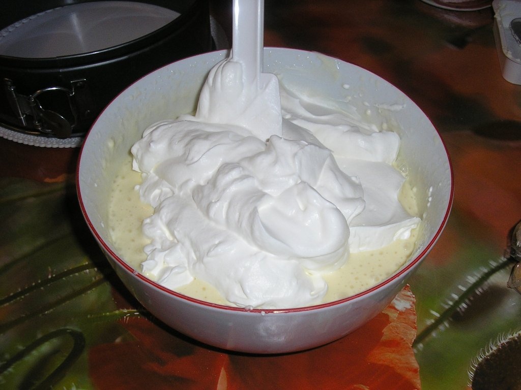 tort cu fructe si crema de miere
