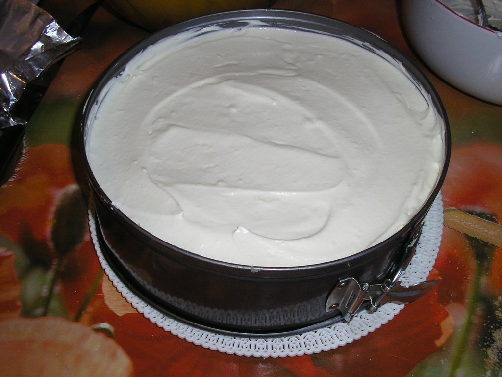 tort cu fructe si crema de miere