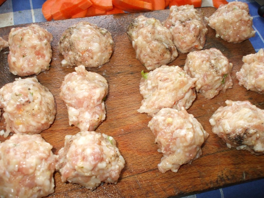 Ciorba de perisoare cu legume deshidratate