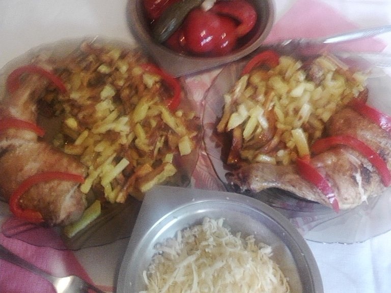 Pulpe cu rozmarin si cartofi cu parmezan