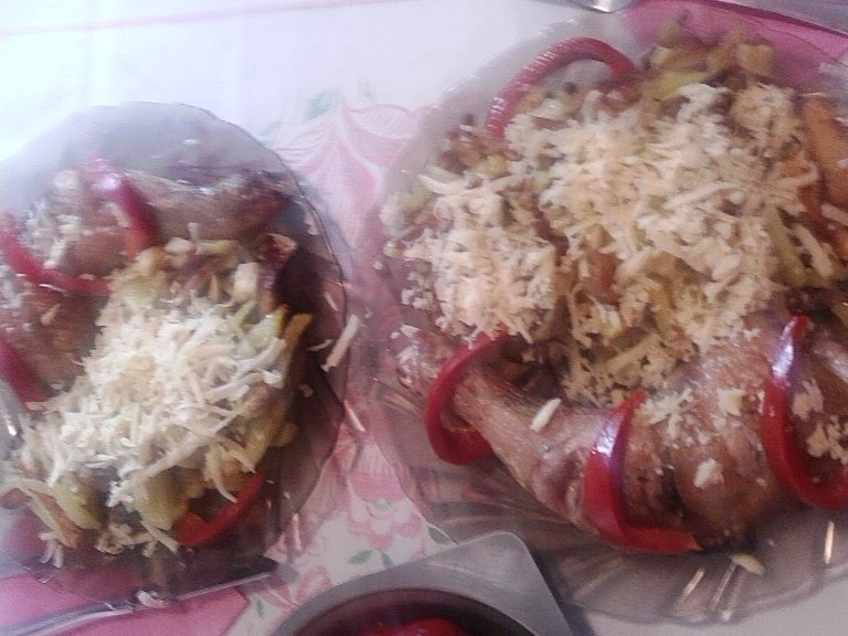 Pulpe cu rozmarin si cartofi cu parmezan