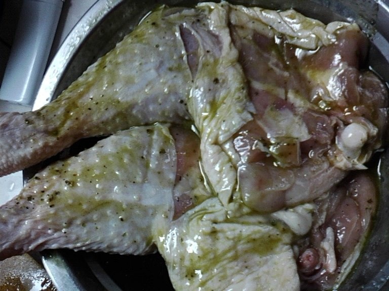 Pulpe cu rozmarin si cartofi cu parmezan