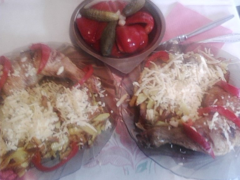 Pulpe cu rozmarin si cartofi cu parmezan